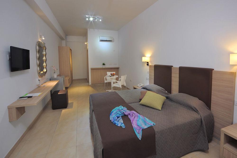 Hotel Nelia Gardens 4*