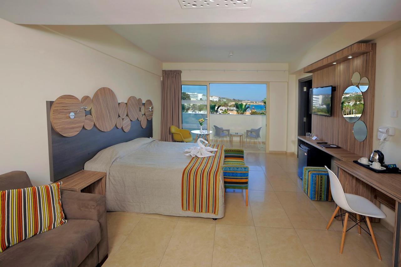 Nelia & Hotel 4*
