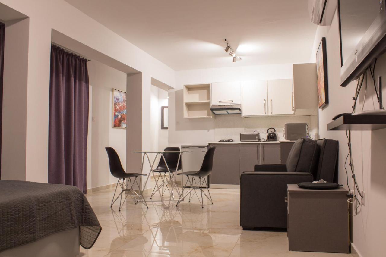 Makronissos Apartment *