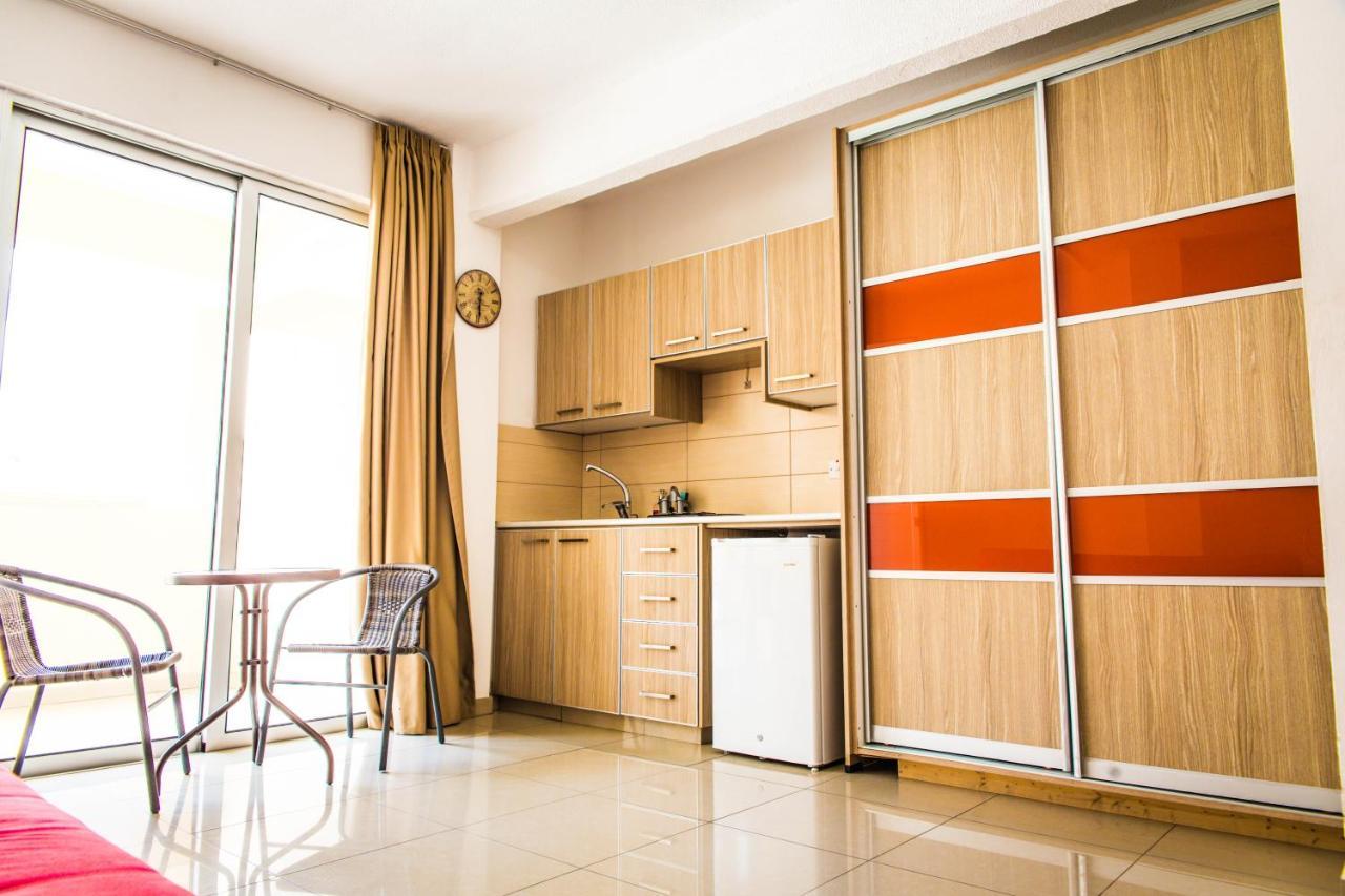 Efi Apts 2*