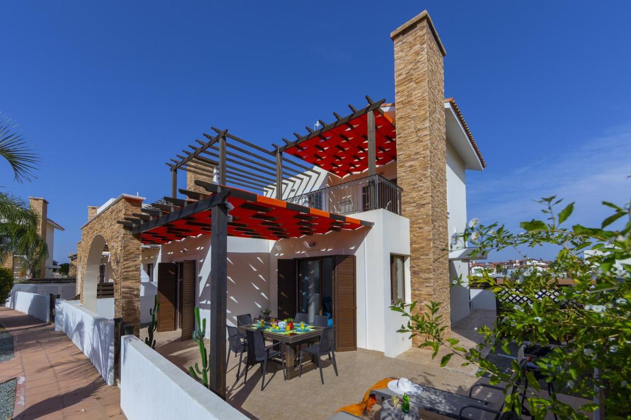 Annamaria Villa *