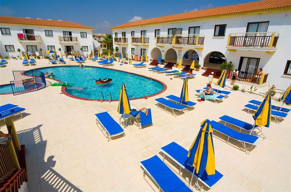 Cosmelenia Aparthotel