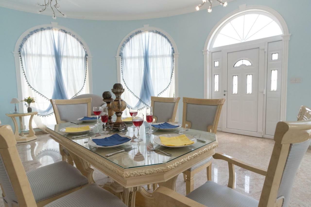 Aphrodite Villa *