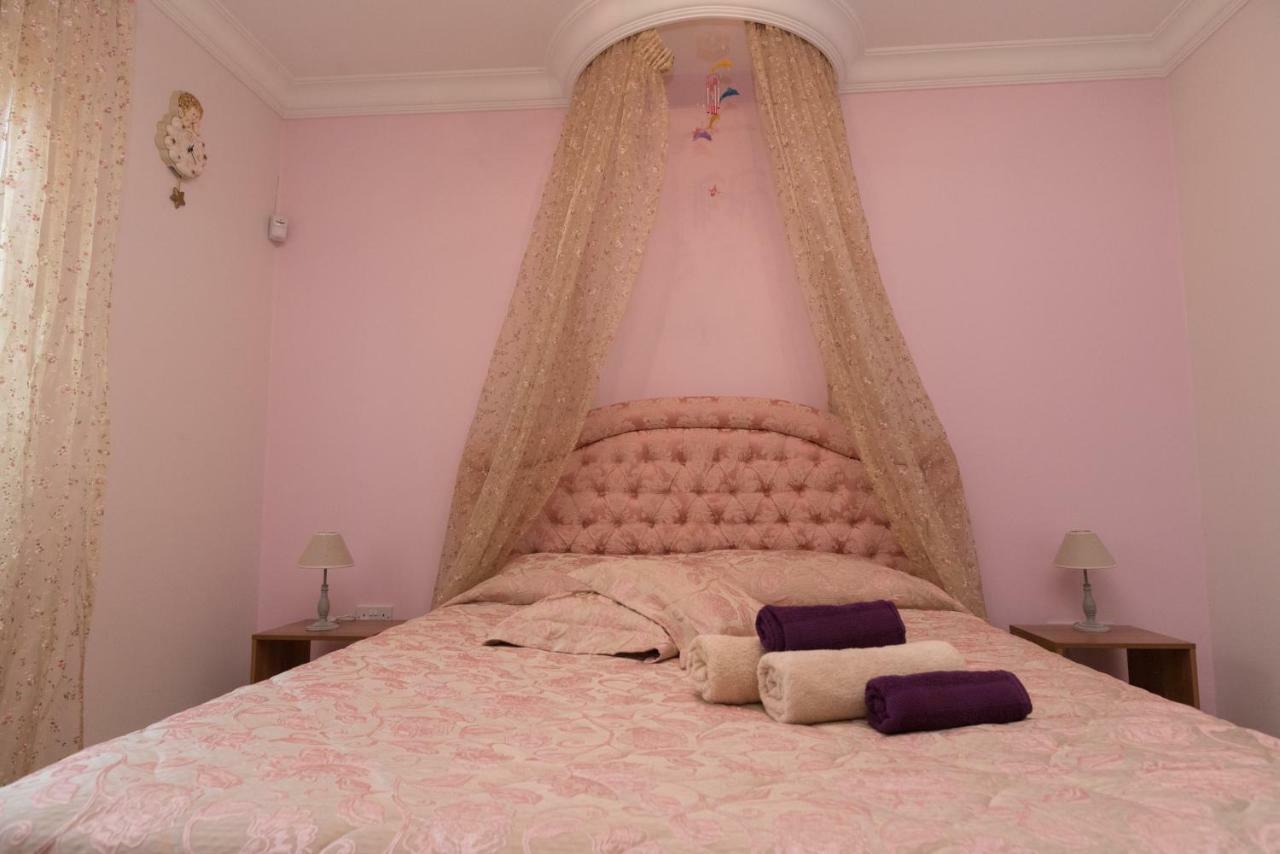 Aphrodite Villa *