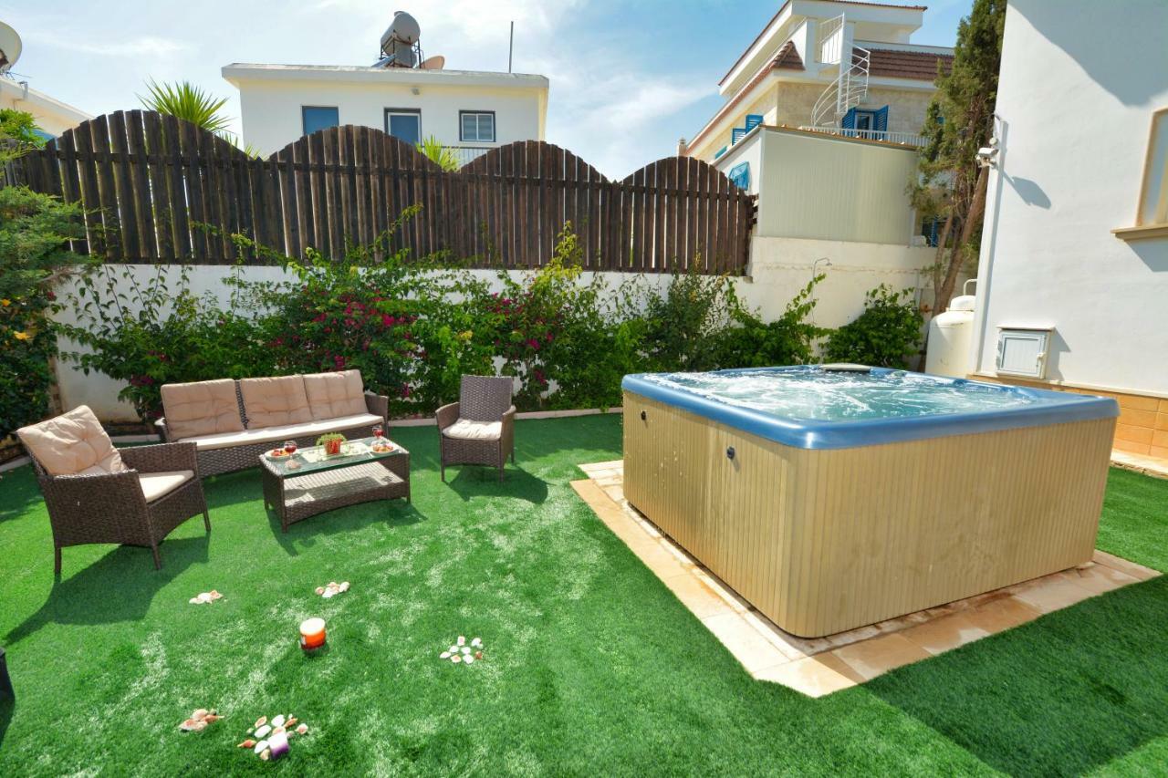 Aphrodite Villa *