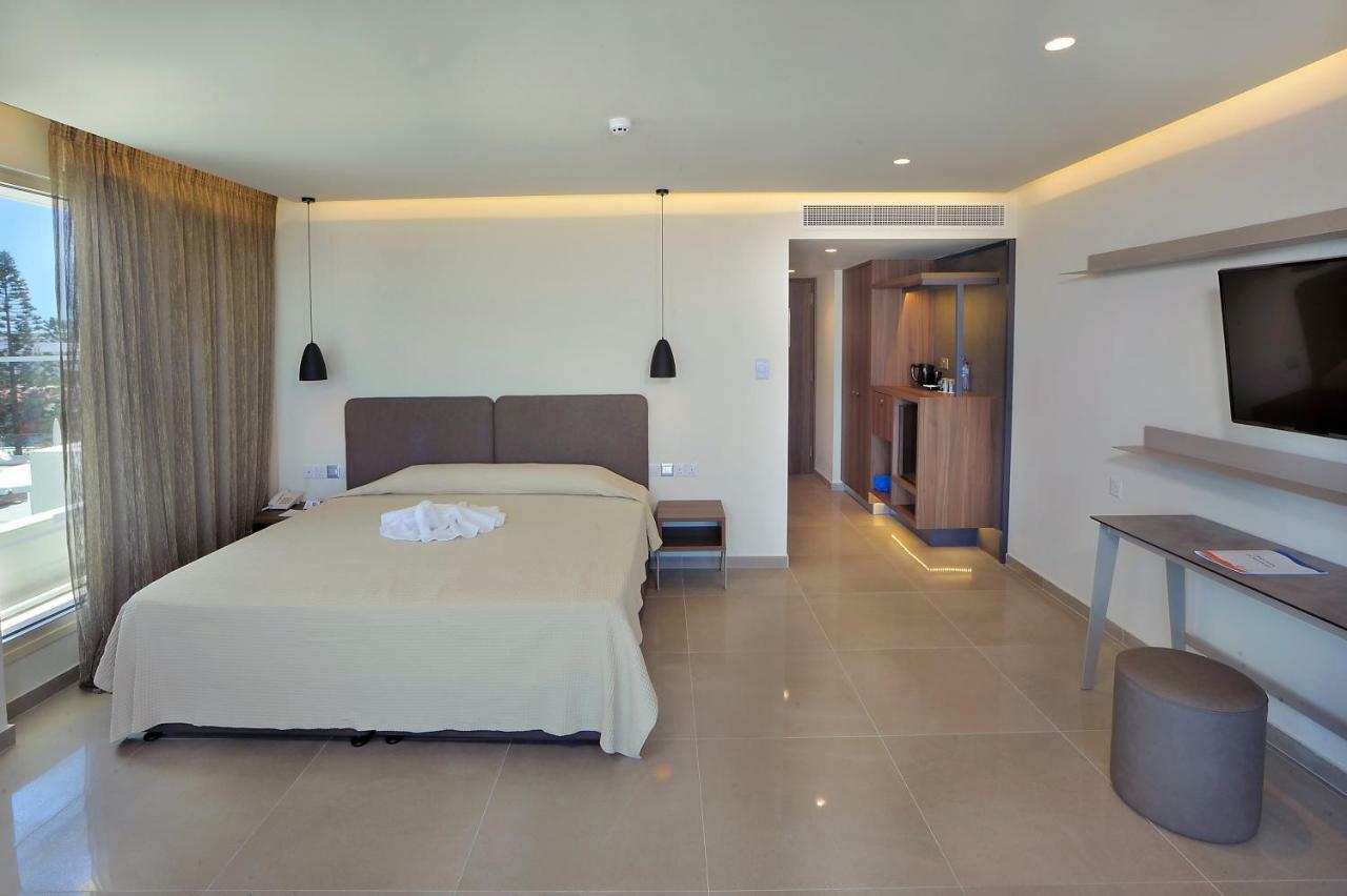 Nelia & Hotel 4*