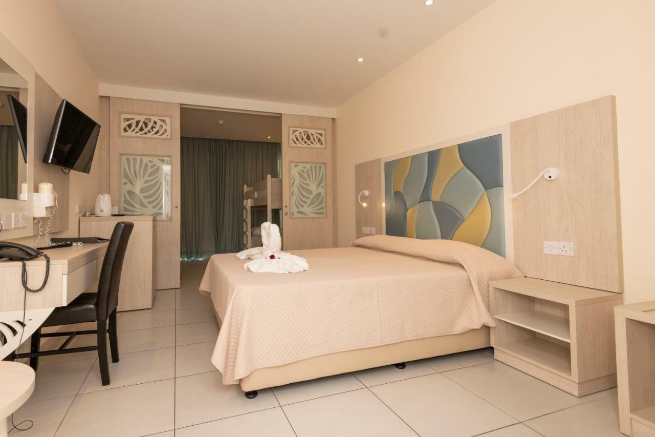 Hotel Tofinis 4*