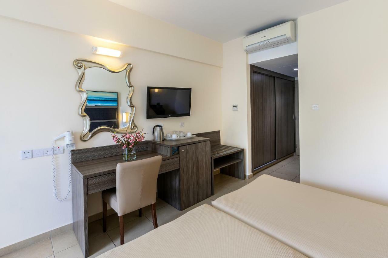 Hotel Tofinis 4*