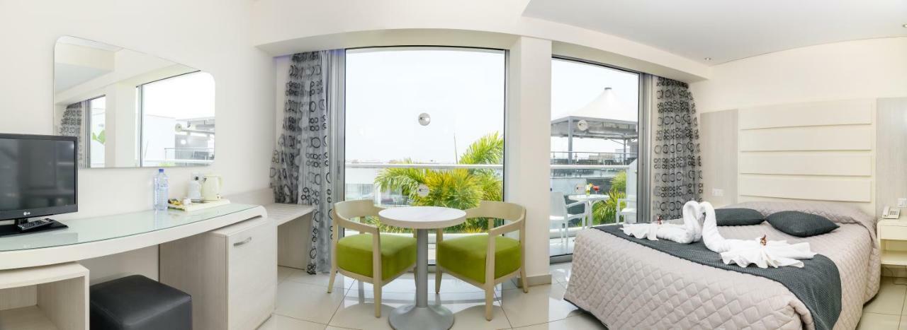 Tasia Maris Oasis 3*