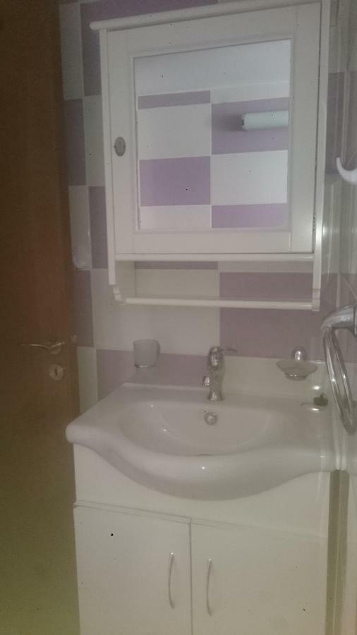 Femia Court - Flat 8 *