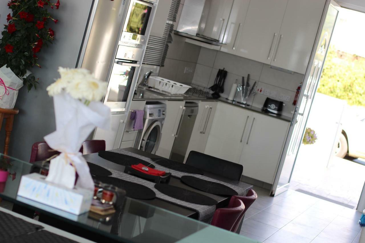 Gorgona Seafront 3 Bedroom With Private Swimming Pool Villa *