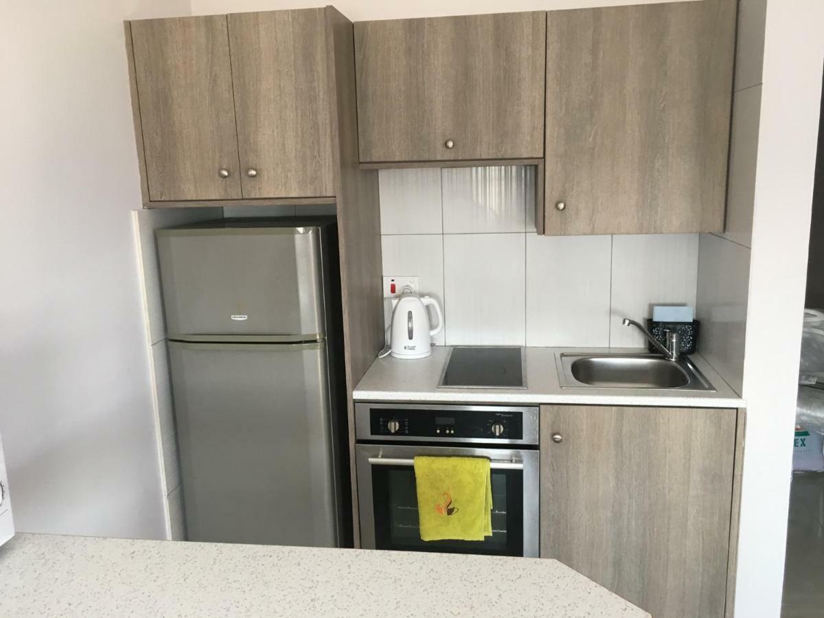 Elena Court Apartment *