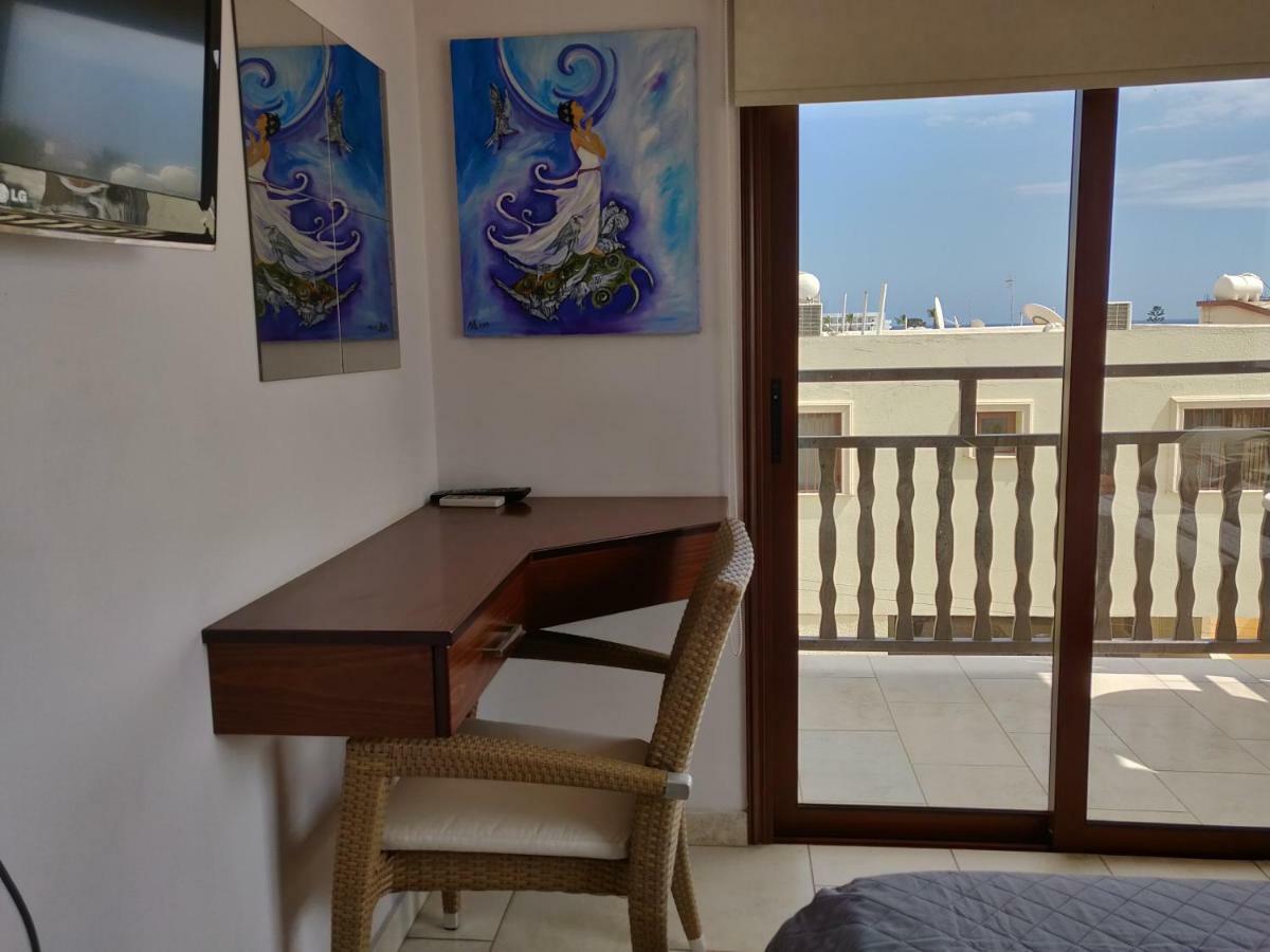 Elena Court Apartment *