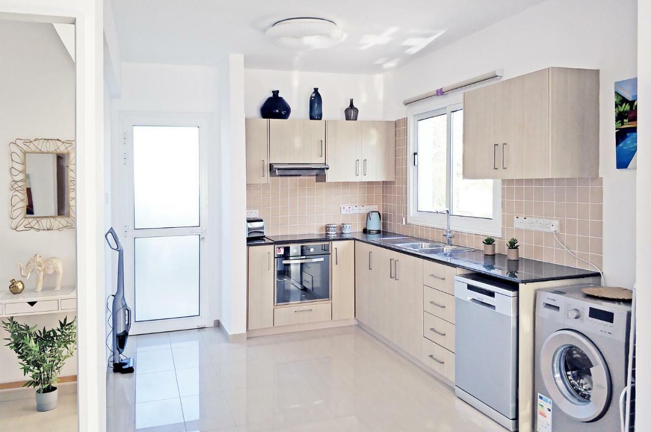 Villa Nissini Blanco, 3 Bedroom With Private Pool, 5 Min To The