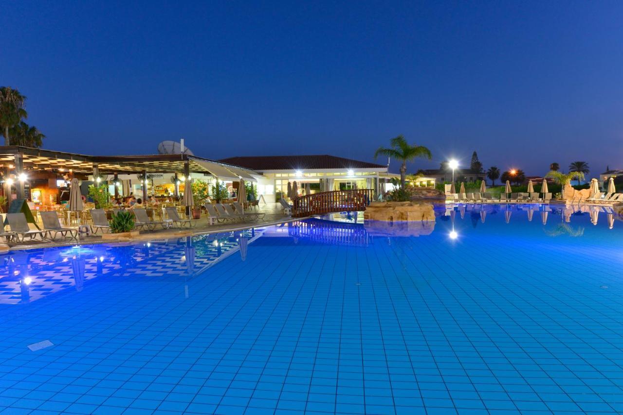 Makronisos Village Aparthotel 3*