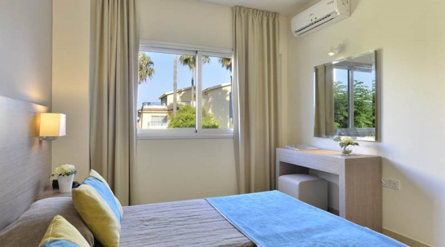 Makronisos Village Aparthotel