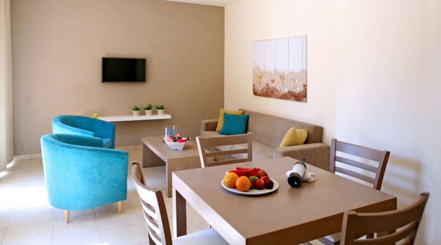 Makronisos Village Aparthotel 3*