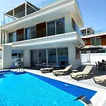 Nissinest Luxury Villas