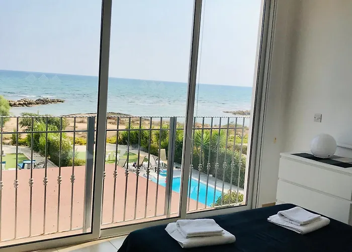 Gorgona Seafront Villas 3 Bedroom With Private Swimming Pool