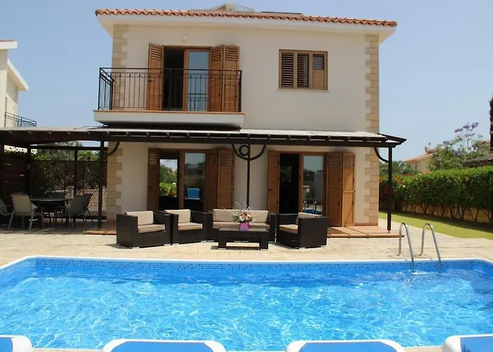 Palm Villa 3 Bedrooms - Sleeps 6