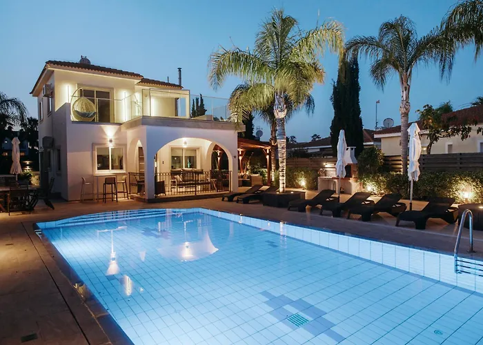 Sunset Villa Private Complex Heated Pool