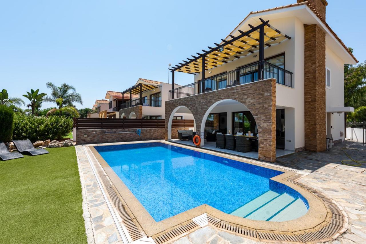 Sea Front Oceanus H3 By Ezoria Villa *
