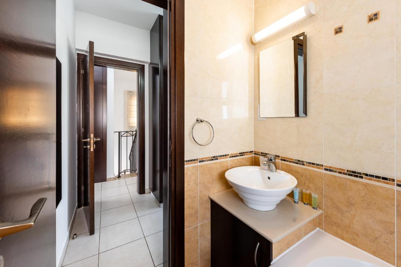 Villa Sea Front Oceanus H3 By Ezoria *