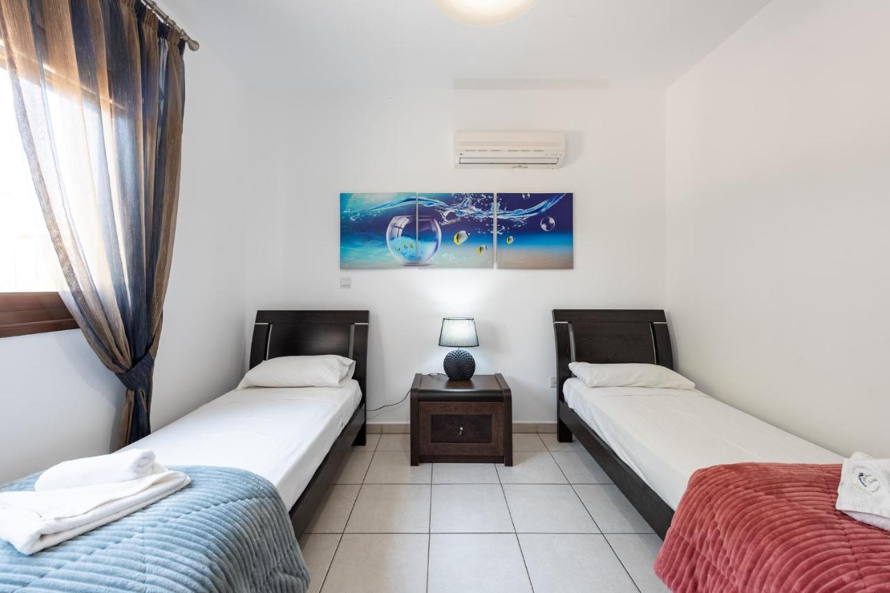 Villa Sea Front Oceanus H3 By Ezoria *