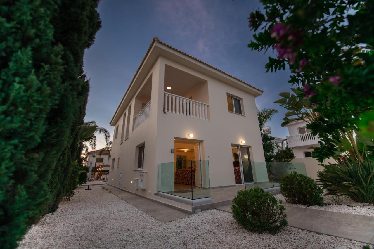 Helena Agia Napa