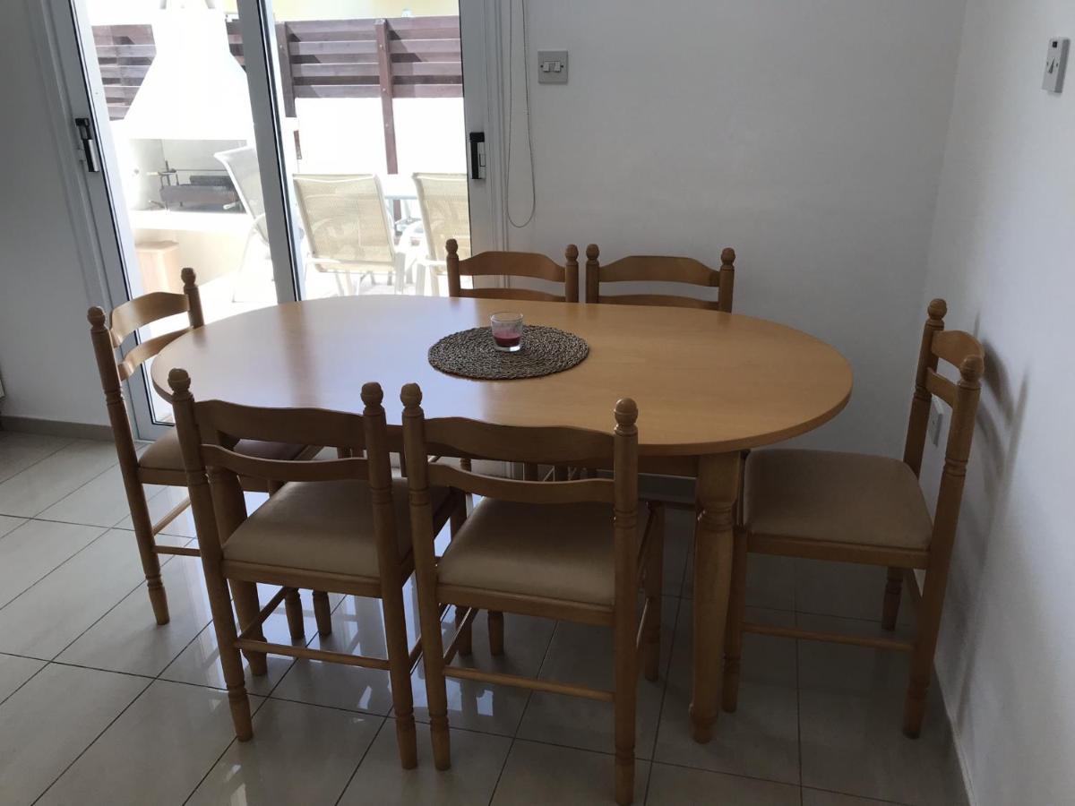 Villa Nissi 28 *
