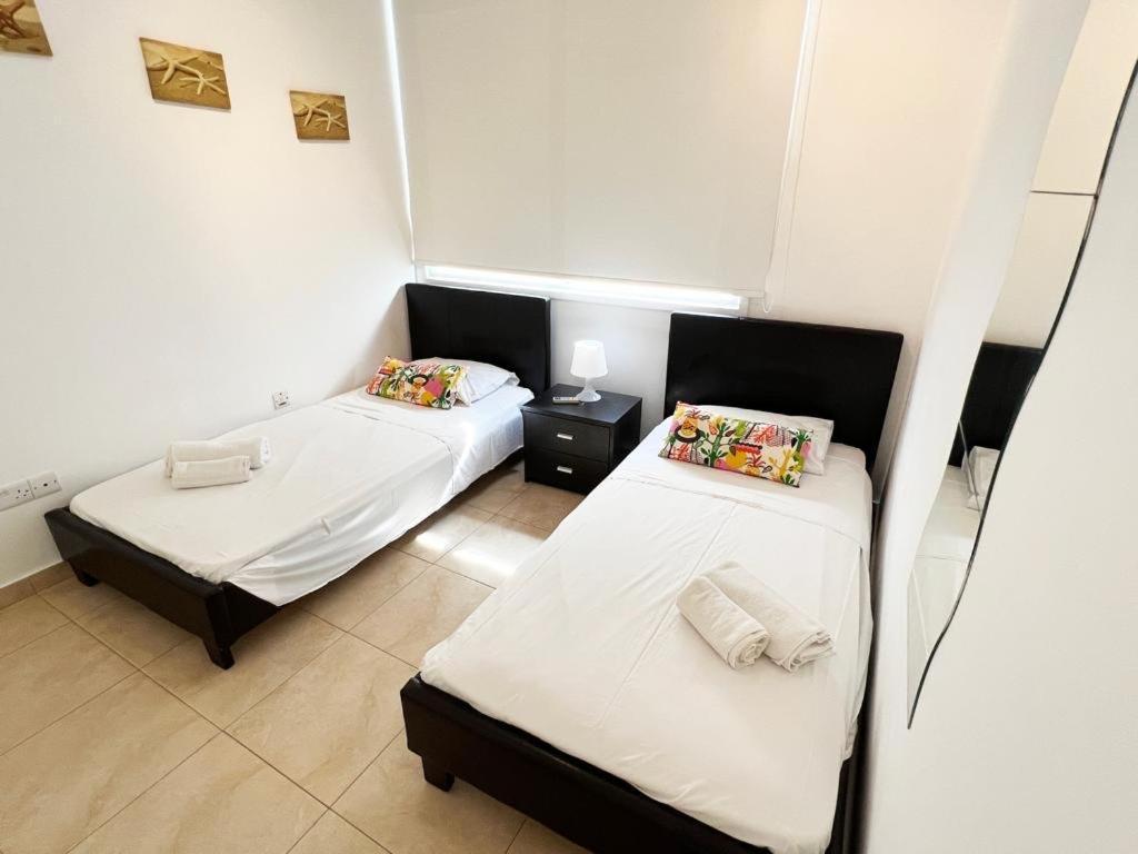 Gorgona Seafront 3 Bedroom With Private Swimming Pool *