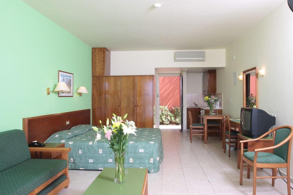 Aparthotel Panas Village 4*