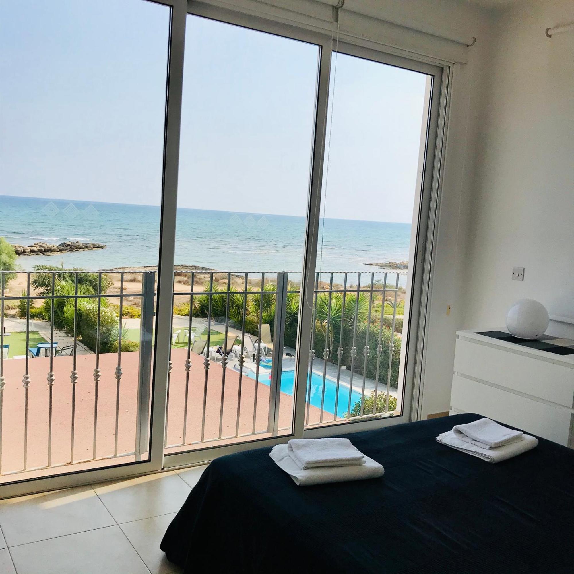 Villa Gorgona Seafront 3 Bedroom With Private Swimming Pool