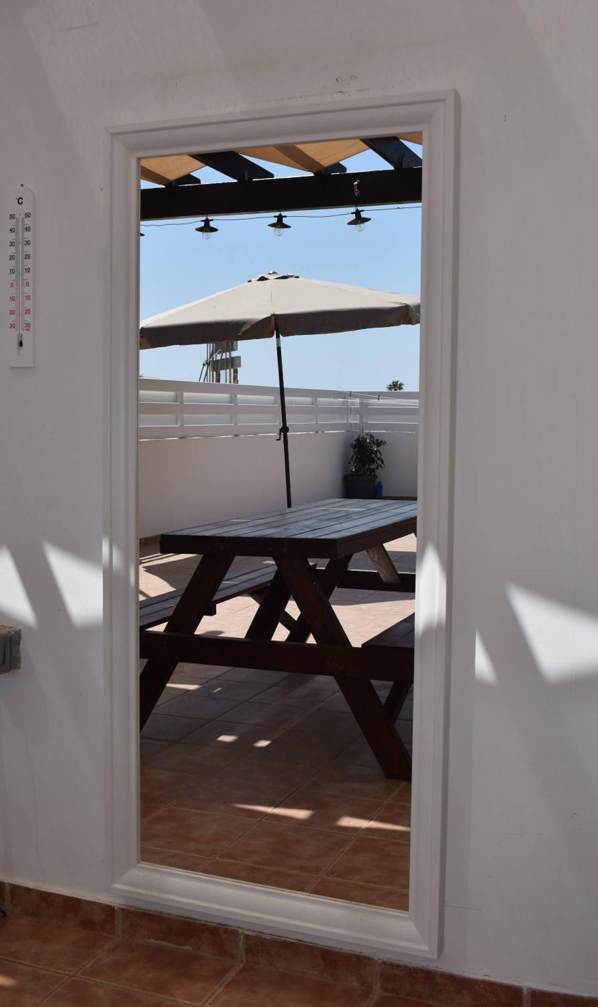 Sunny Rooftop In 91sqm Terrace Delight! *