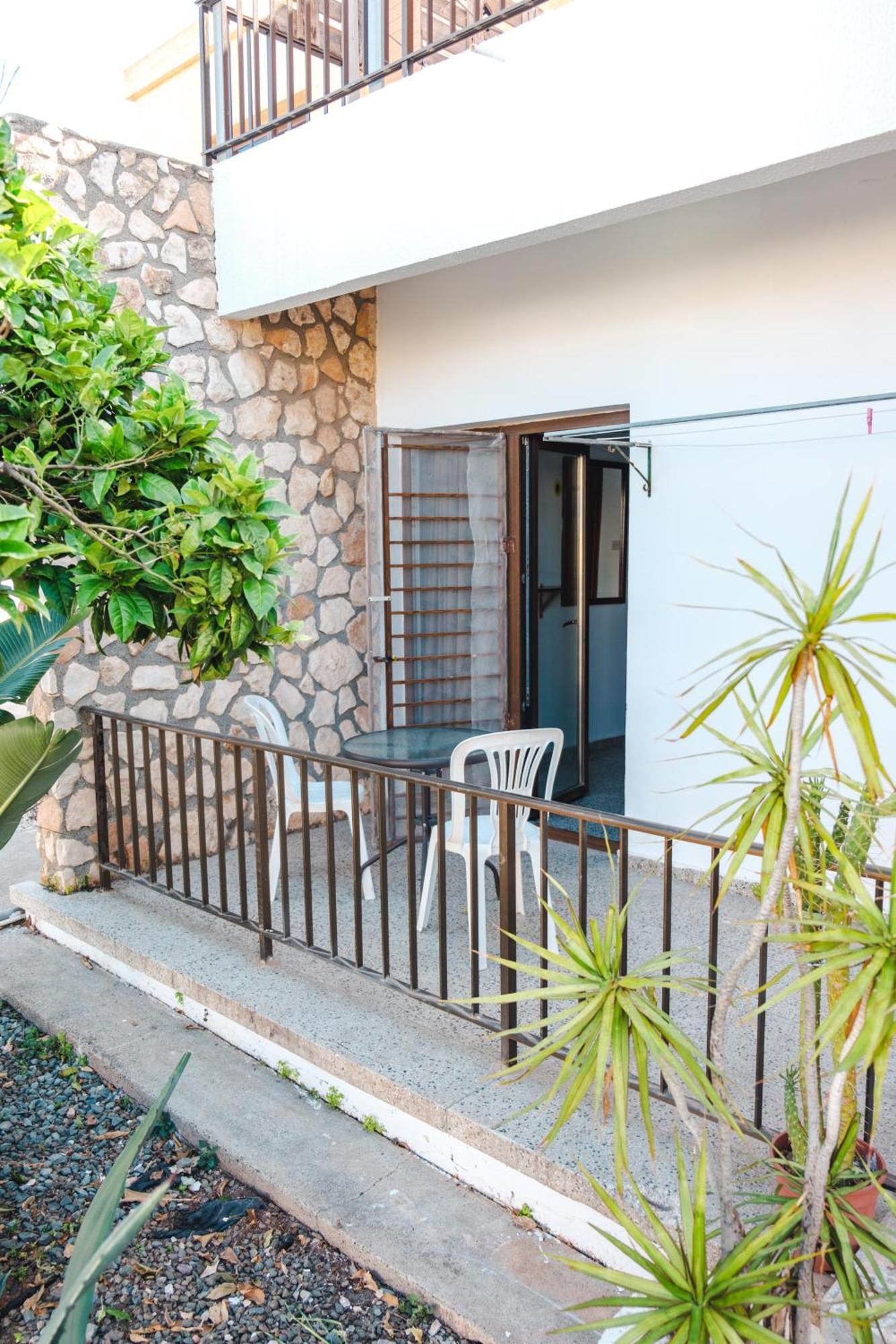 Serenityone - Centrally Located One Bedroom Apartment *