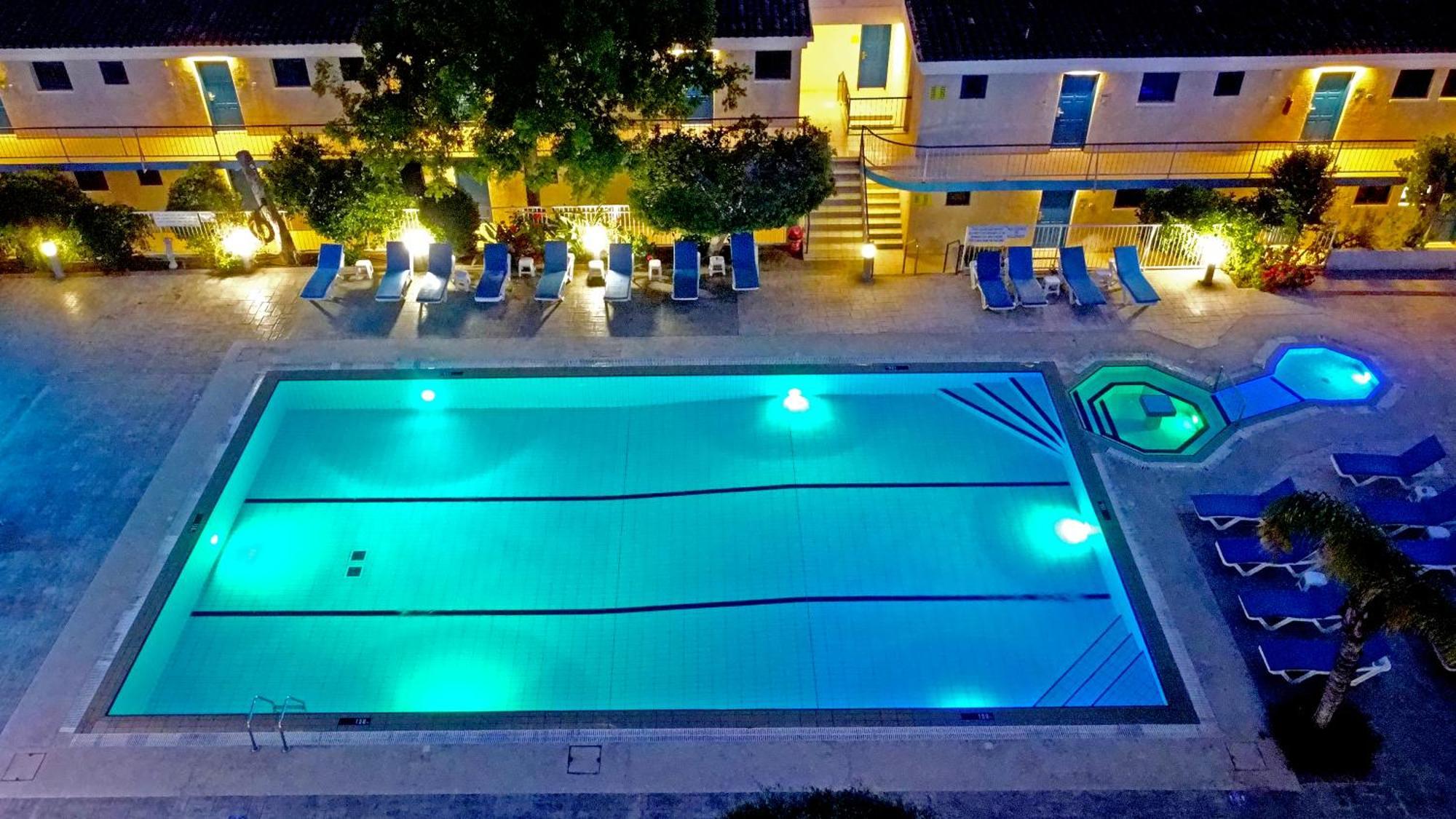 Aparthotel Green Bungalows Hotel Apartments 3*