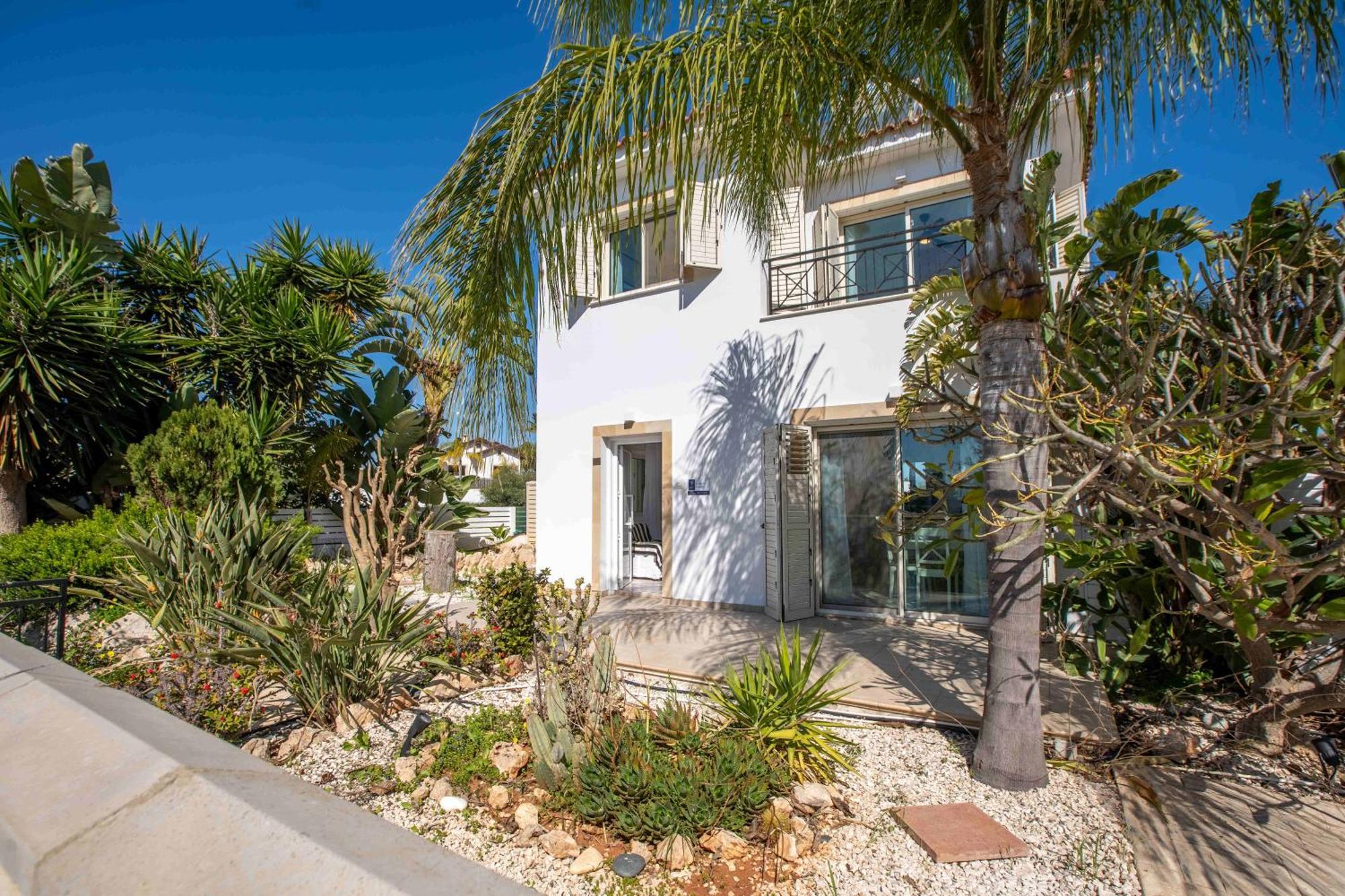 Phaedrus Living: Luxury Oceania Villa *