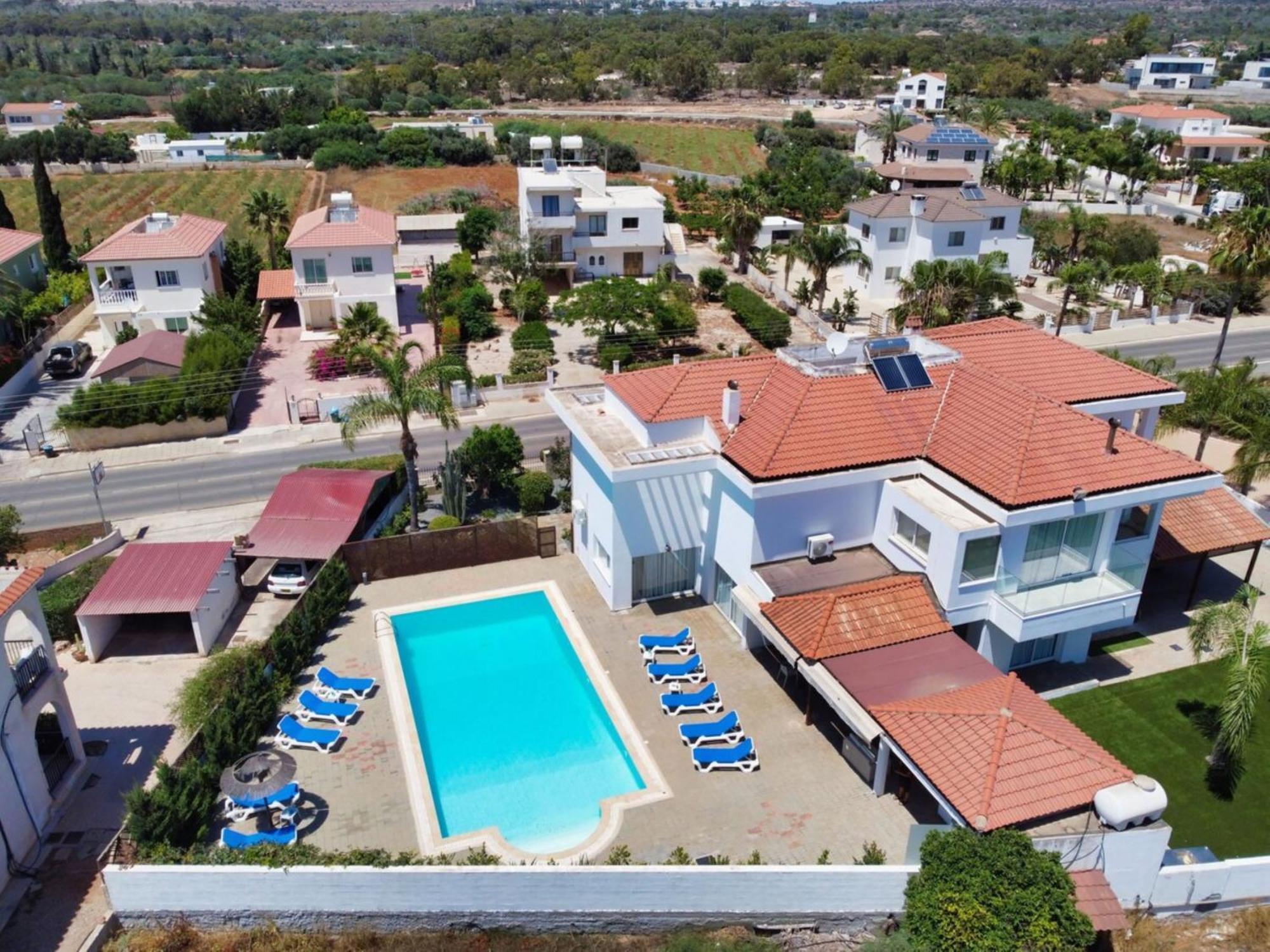 Nissi Diamond Mansion *