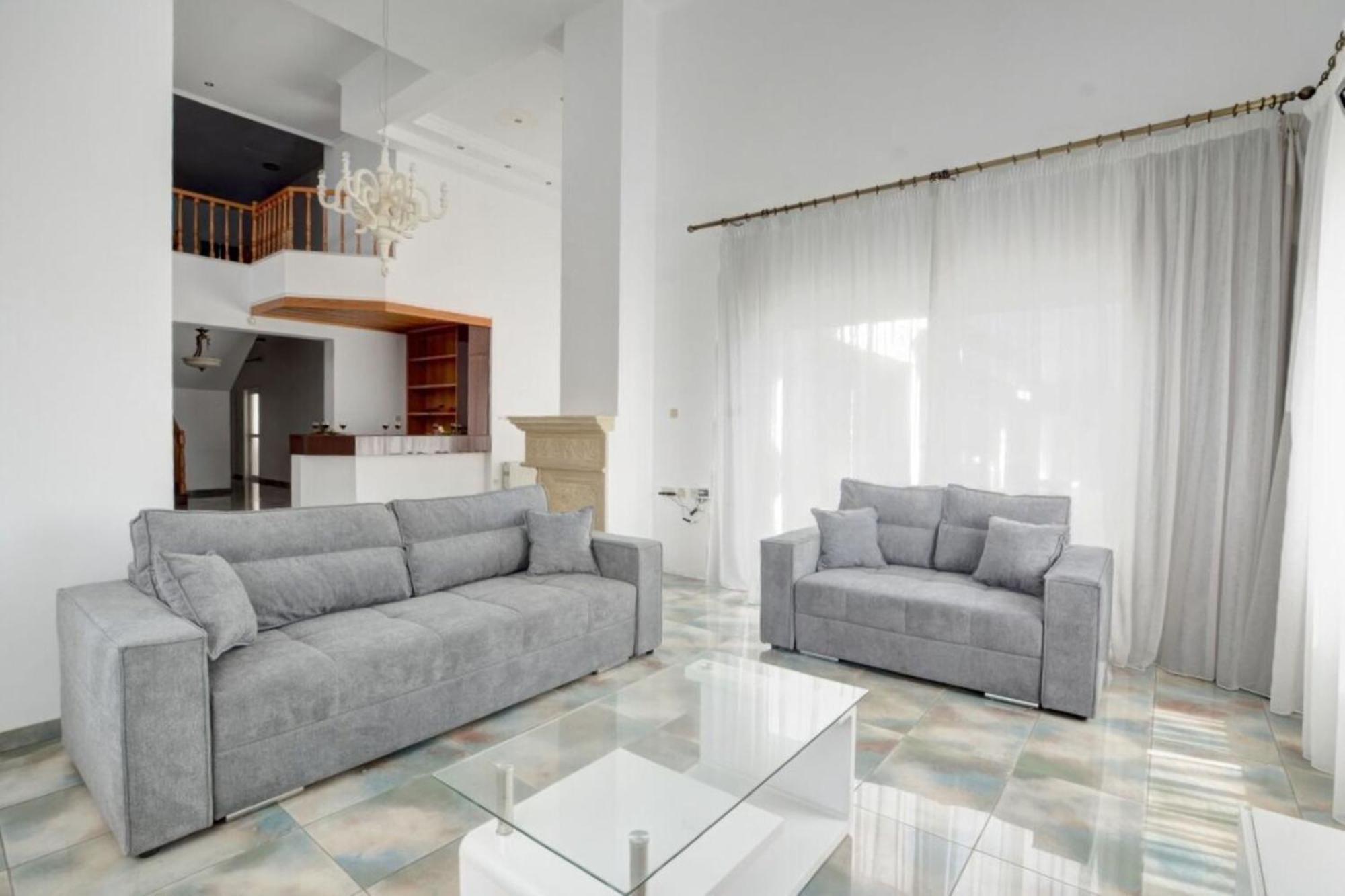 Nissi Diamond Mansion