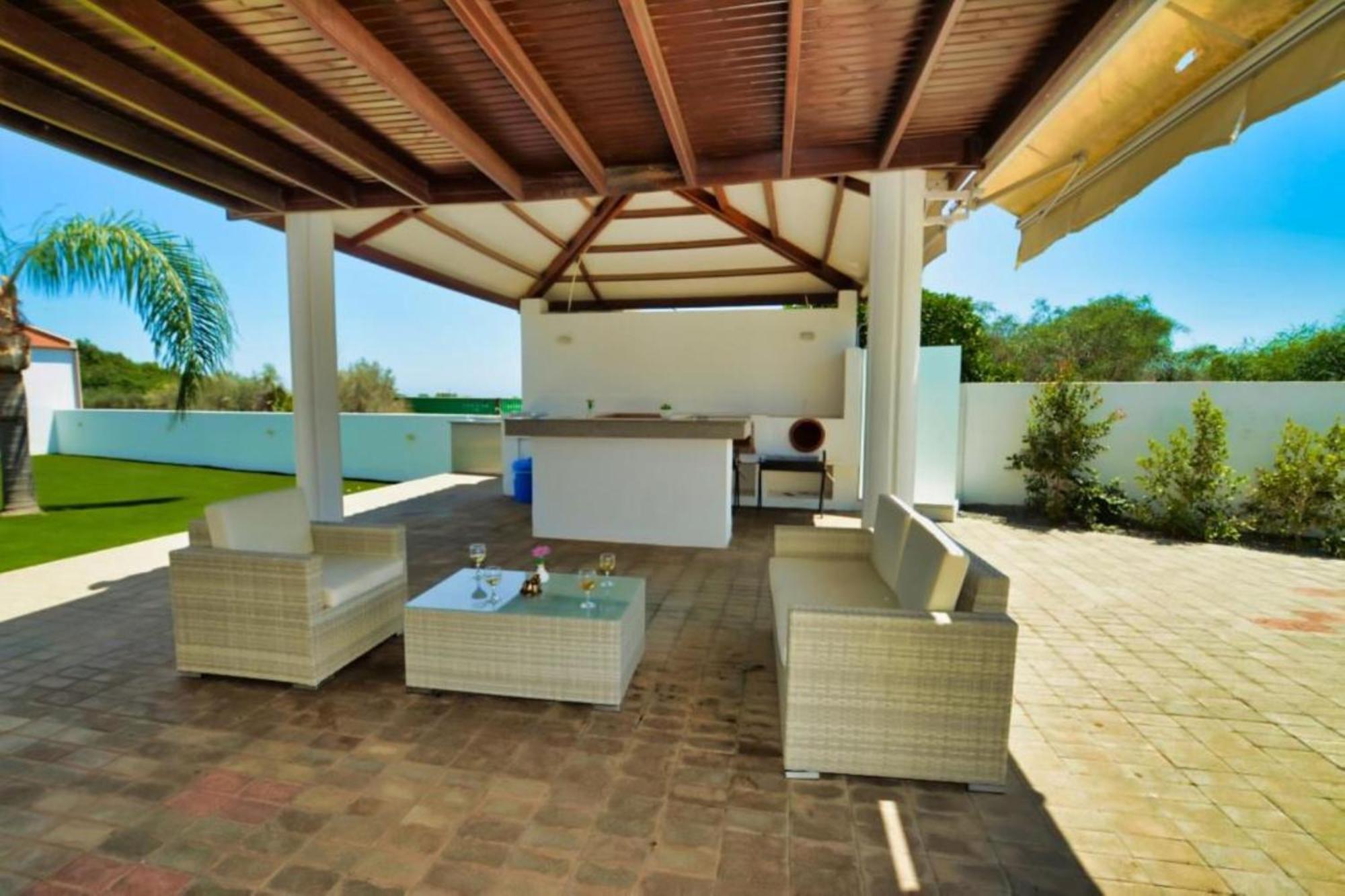 Nissi Diamond Mansion Holiday home *