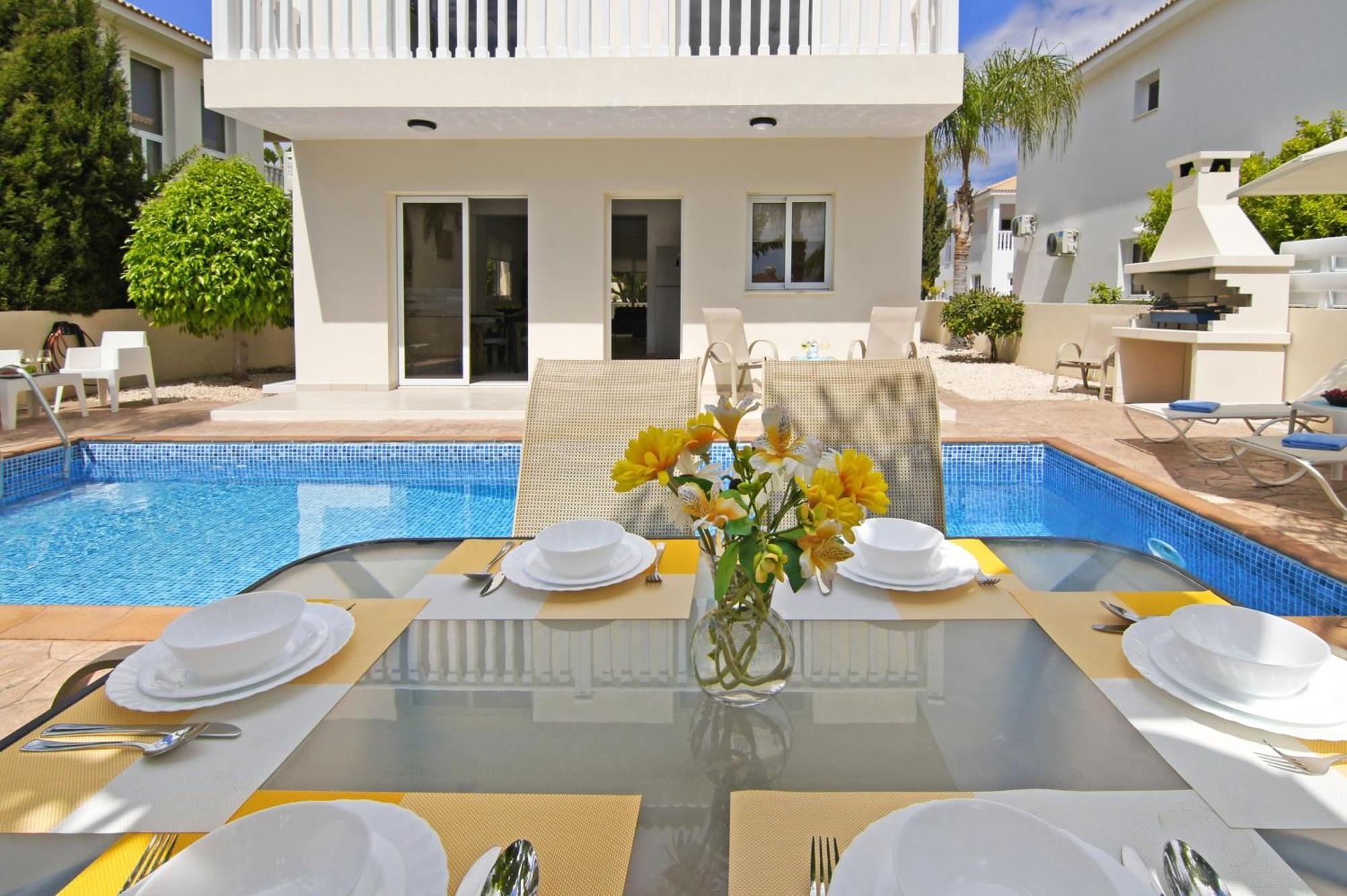 Nissi Sapphire Holiday home *
