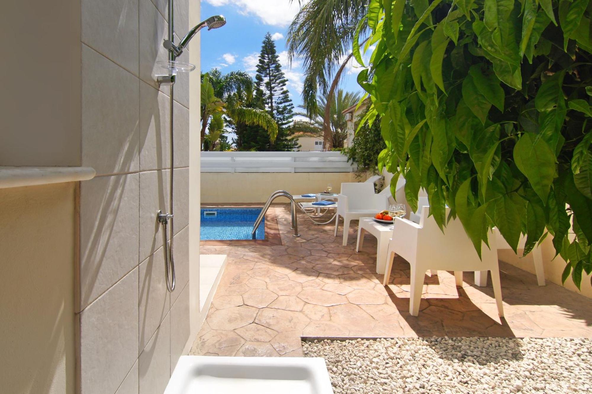 Nissi Sapphire Holiday home *