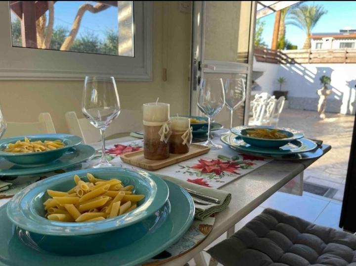Villa Nissi With Pool And Sea View