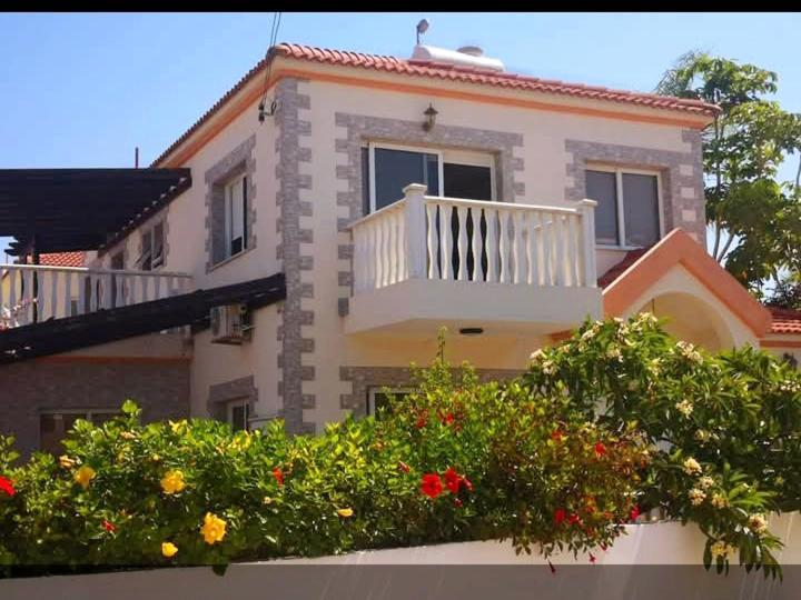 Villa Nissi With Pool And Sea View *