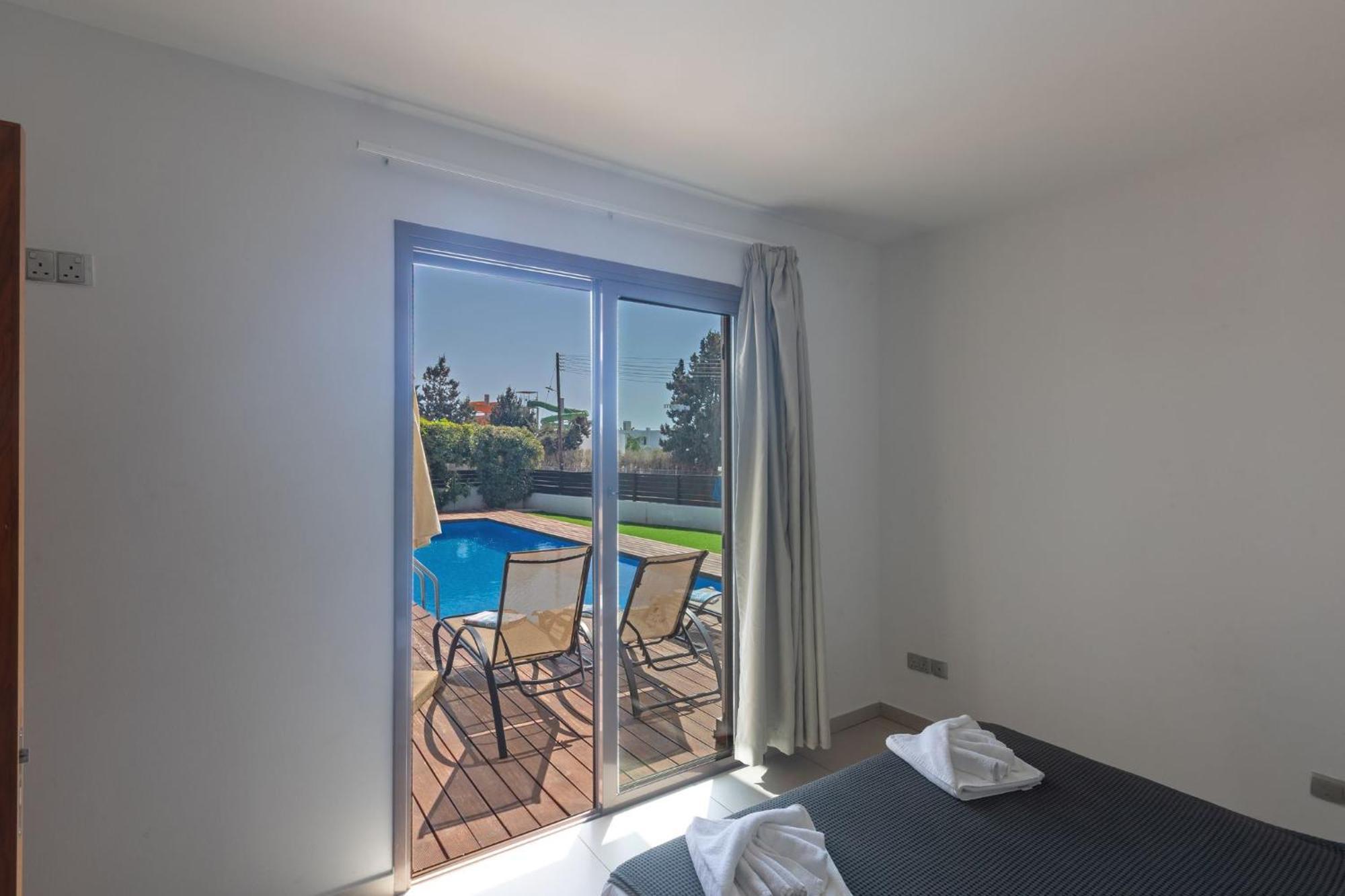 Satin Svi3 * Ayia Napa