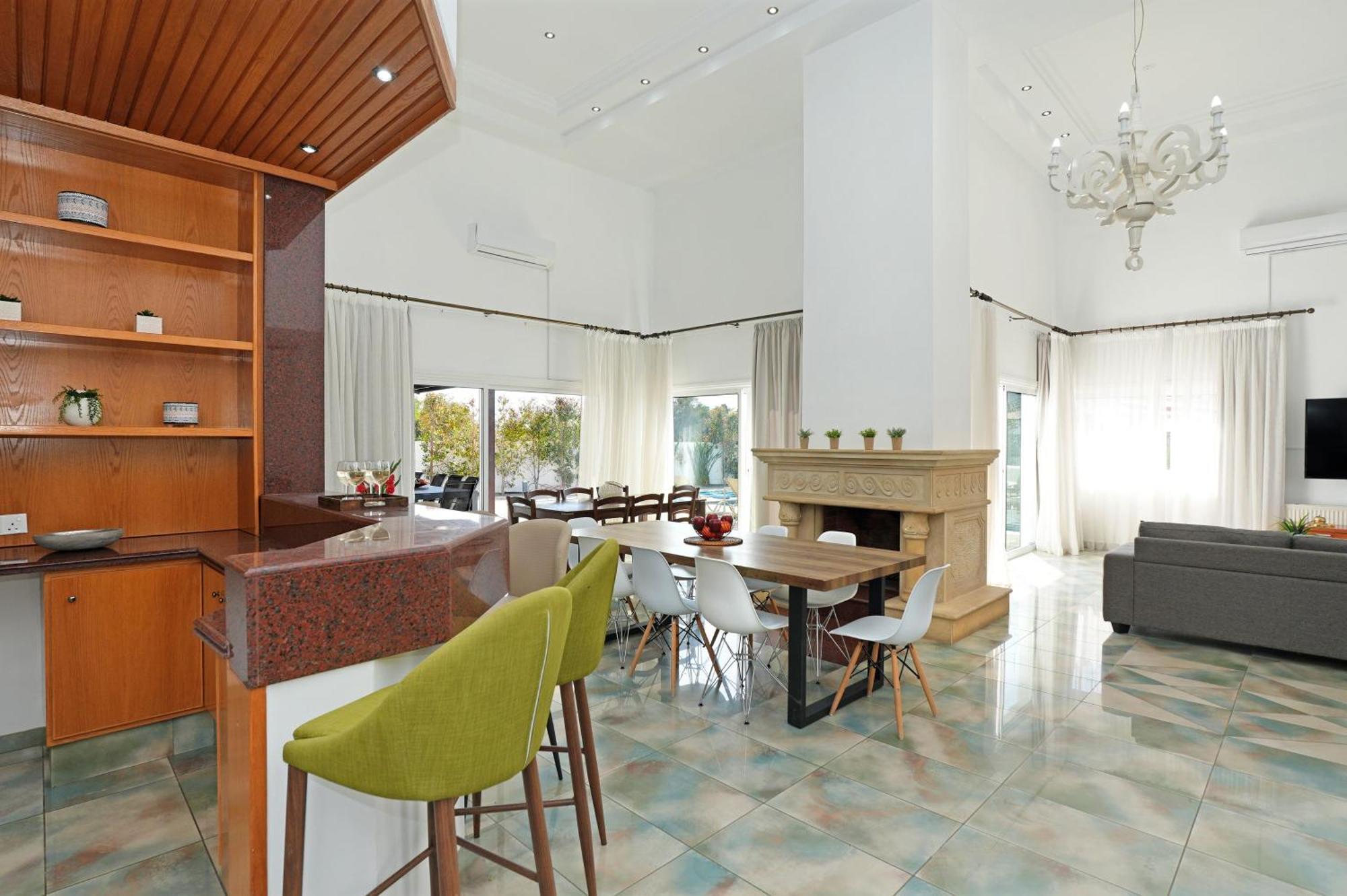Nissi Diamond Mansion