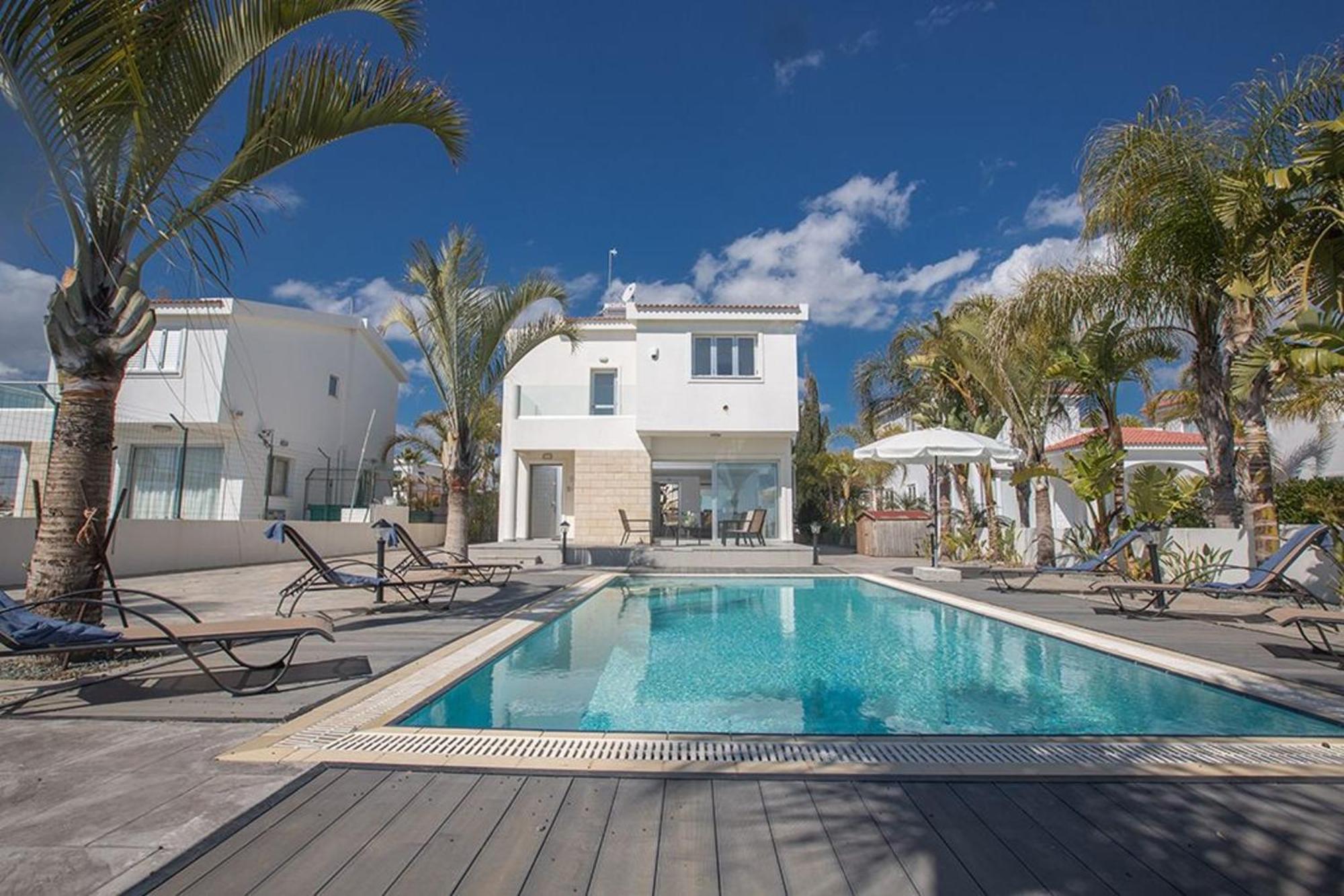 Adaman - Stunning 3 Bedroom Seafront With Pool - Close To The Pousada