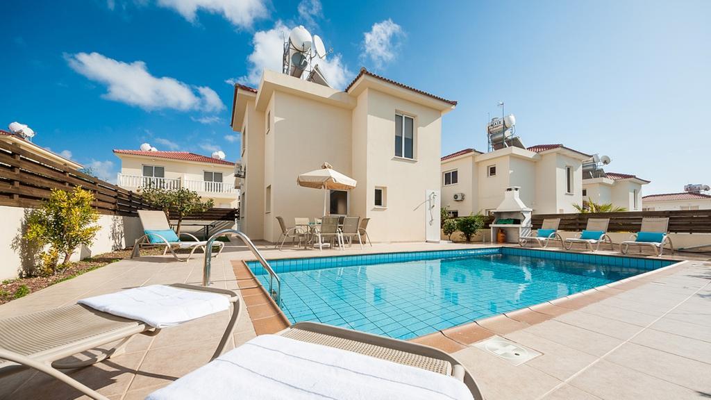 Villa 003 *