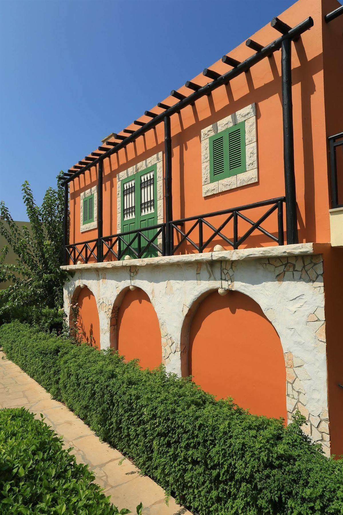 Panas Village Aparthotel 4*