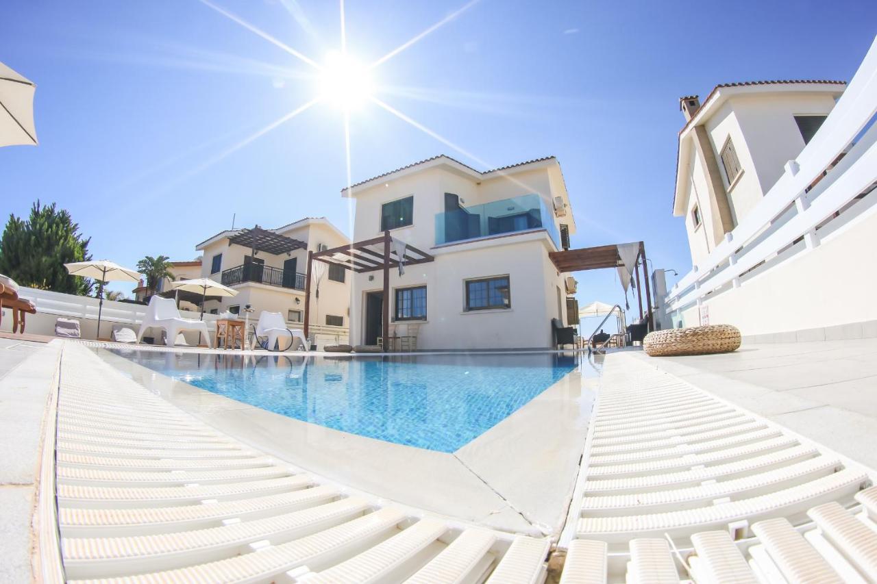 Alexandra Villa *